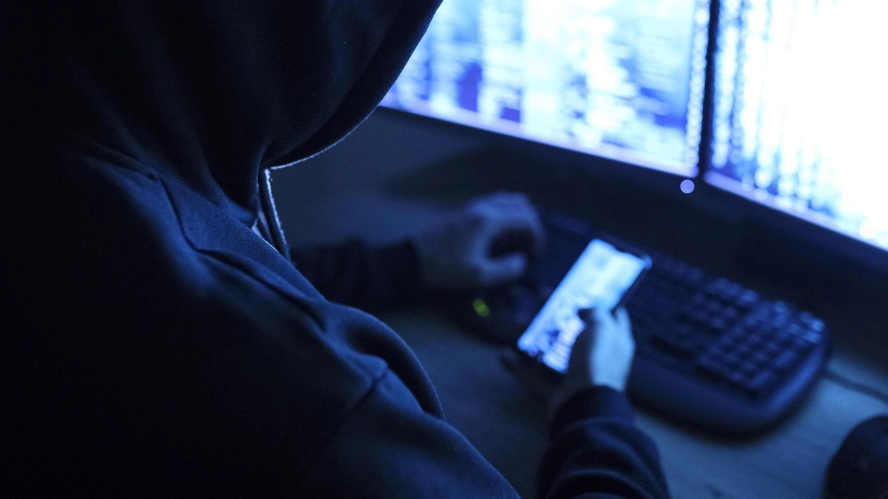 Il cybercrime comprende crimini digitali legati al profitto come il furto d’identità Il cybercrime comprende crimini digitali legati al profitto come il furto d’identità