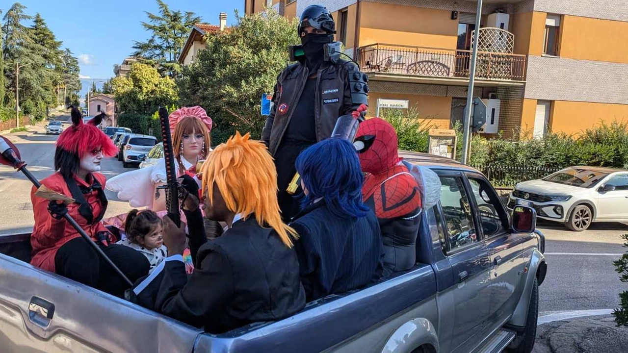 Il popolo di ’Pieve Comics’ tra la parata e gli stand. Molti i bambini8 Il popolo di ’Pieve Comics’ tra la parata e gli stand. Molti i bambini8