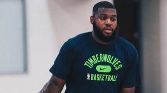 Eric Paschall ha scelto il numero 5 Eric Paschall ha scelto il numero 5