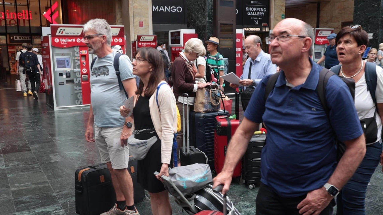 Scioperi nazionali nel settore dei trasporti: oggi e lunedì stop ai treni e ai mezzi pubblici. Possibili disagi e cancellazioni, con fasce di garanzia rispettate.