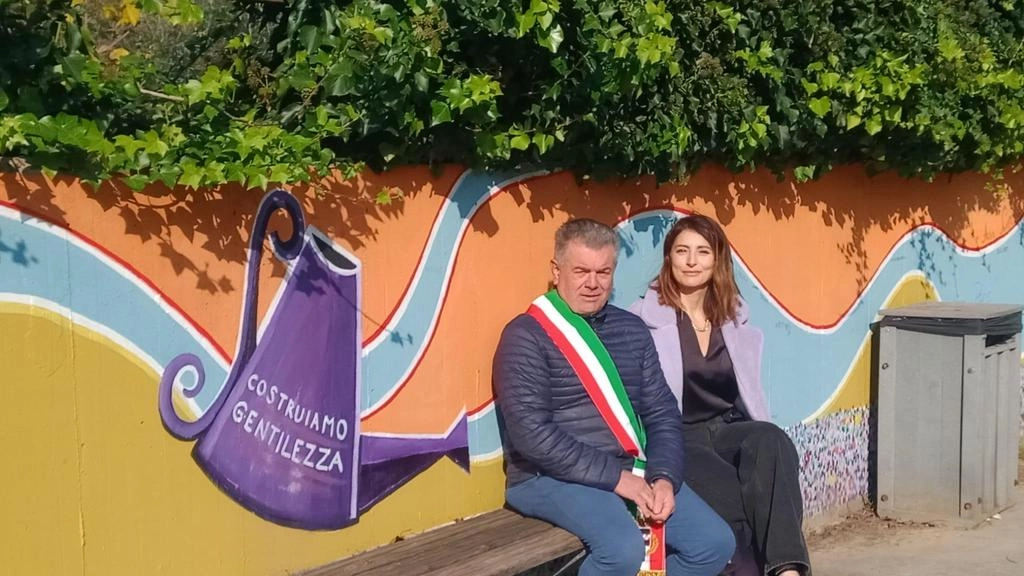 In occasione della giornata mondiale è stata presentata l’opera che aveva vinto il bando. Il disegno è di Silvia Ricucci. Grande la soddisfazione dell’amministrazione comunale. In occasione della giornata mondiale è stata presentata l’opera che aveva vinto il bando. Il disegno è di Silvia Ricucci. Grande la soddisfazione dell’amministrazione comunale.