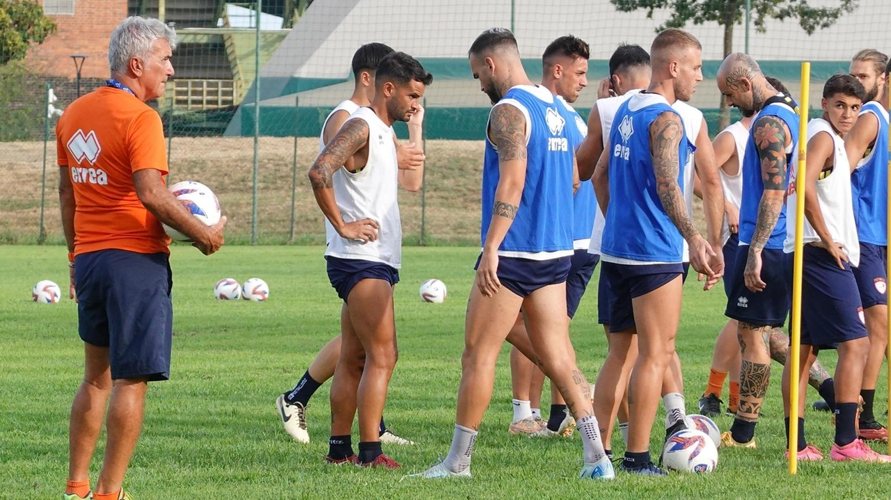 La Pistoiese Fc al lavoro al «Turchi» (Acerboni/fotoCastellani) La Pistoiese Fc al lavoro al «Turchi» (Acerboni/fotoCastellani)