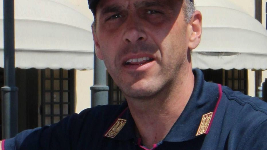 Due ladri a Viareggio sono stati arrestati dopo aver rubato rame da un deposito commerciale. Sono stati fermati dalla polizia mentre tentavano di fuggire con l'auto sovraccarica di materiale rubato.