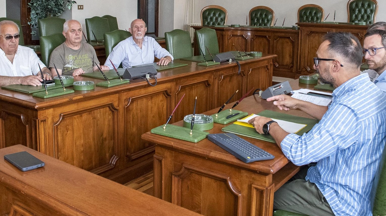 La riunione per la firma dell’accordo La riunione per la firma dell’accordo