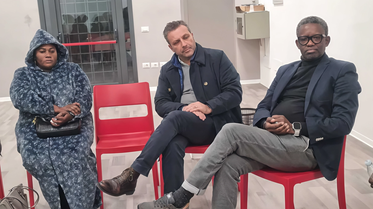 Morte nell’incidente a Viareggio. La comunità ringrazia sindaco e parroco per la preghiera comune. Appello alla coppia che ha prestato i primi soccorsi. Morte nell’incidente a Viareggio. La comunità ringrazia sindaco e parroco per la preghiera comune. Appello alla coppia che ha prestato i primi soccorsi.