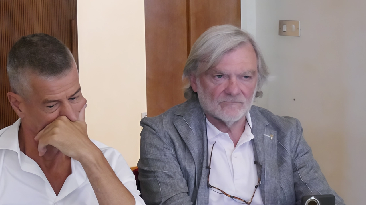 Massimo Taiti, a destra nella foto, presente ieri alla conferenza stampa che si è tenuta allo studio notarile D’Ambrosi e Casale Massimo Taiti, a destra nella foto, presente ieri alla conferenza stampa che si è tenuta allo studio notarile D’Ambrosi e Casale