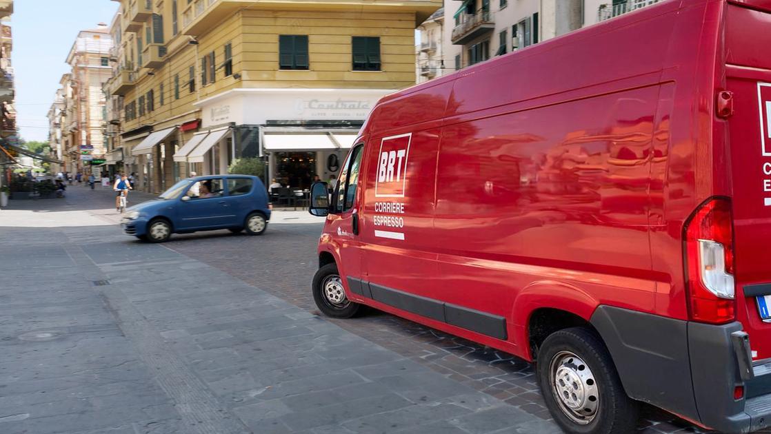 La Spezia, scatta la rivoluzione. Palazzo civico limita il transito dei furgoni La Spezia, scatta la rivoluzione. Palazzo civico limita il transito dei furgoni