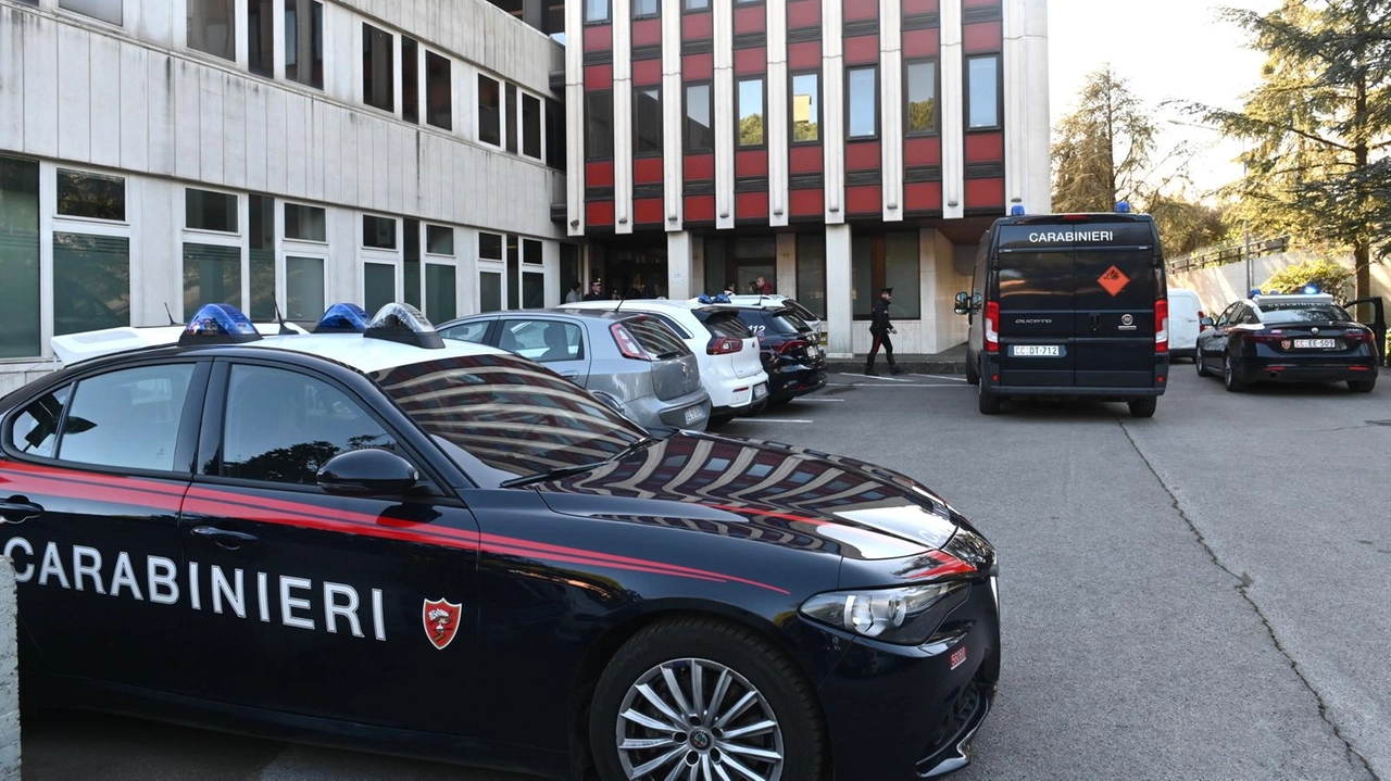 L'intervento dei carabinieri (Foto Crocchioni) L'intervento dei carabinieri (Foto Crocchioni)