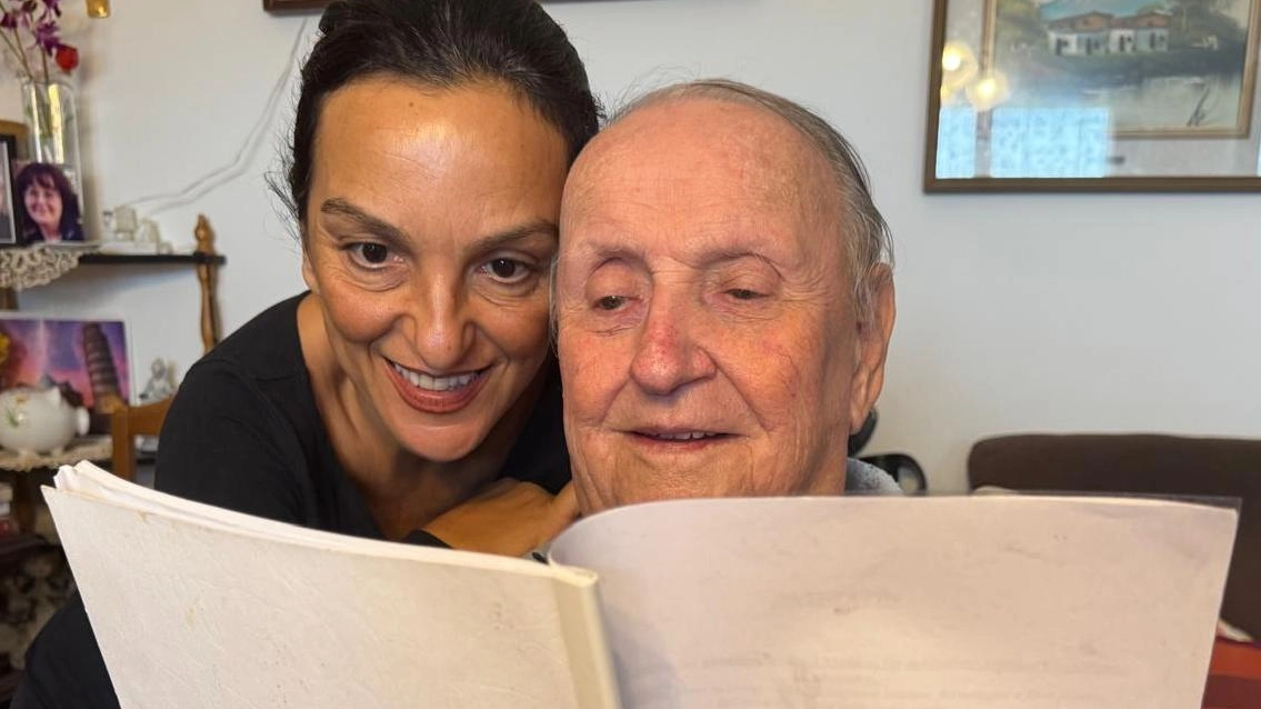 Dopo l’infortunio che lo ha tenuto fuori dalle scene a lungo, l’attore torna in scena con ‘Mi ricordo’ "Non ho certo un giro di sveglia, ma di sicuro non mollo. Mi sentivo a San Quintino tipo Papillon". Dopo l’infortunio che lo ha tenuto fuori dalle scene a lungo, l’attore torna in scena con ‘Mi ricordo’ "Non ho certo un giro di sveglia, ma di sicuro non mollo. Mi sentivo a San Quintino tipo Papillon".