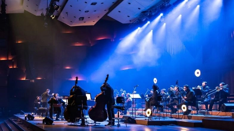 Appuntamento oggi alle 21.15 con il concerto dell’"Ensemble symphony orchestra" diretta da Loprieno Appuntamento oggi alle 21.15 con il concerto dell’"Ensemble symphony orchestra" diretta da Loprieno