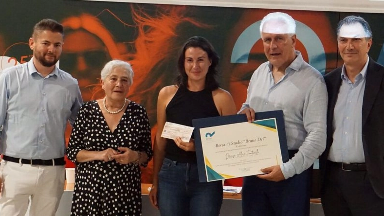 Una recente edizione della consegna della borsa di studio Una recente edizione della consegna della borsa di studio