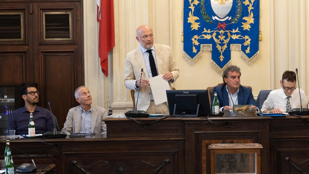 Via libera a un tavolo di lavoro con i dirigenti comunali: il modello è Arezzo Via libera a un tavolo di lavoro con i dirigenti comunali: il modello è Arezzo