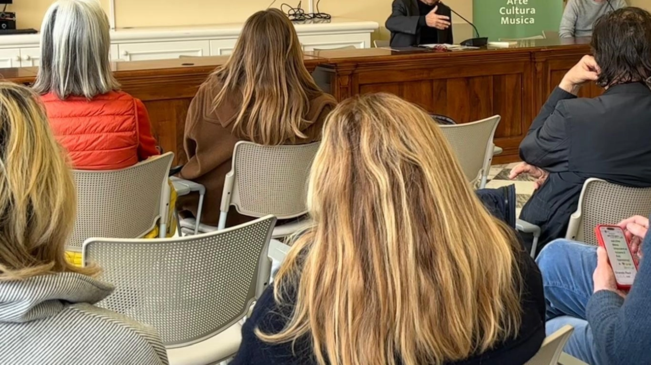 Ieri mattina a Villa Bertelli la riunione con categorie e associazioni Ieri mattina a Villa Bertelli la riunione con categorie e associazioni