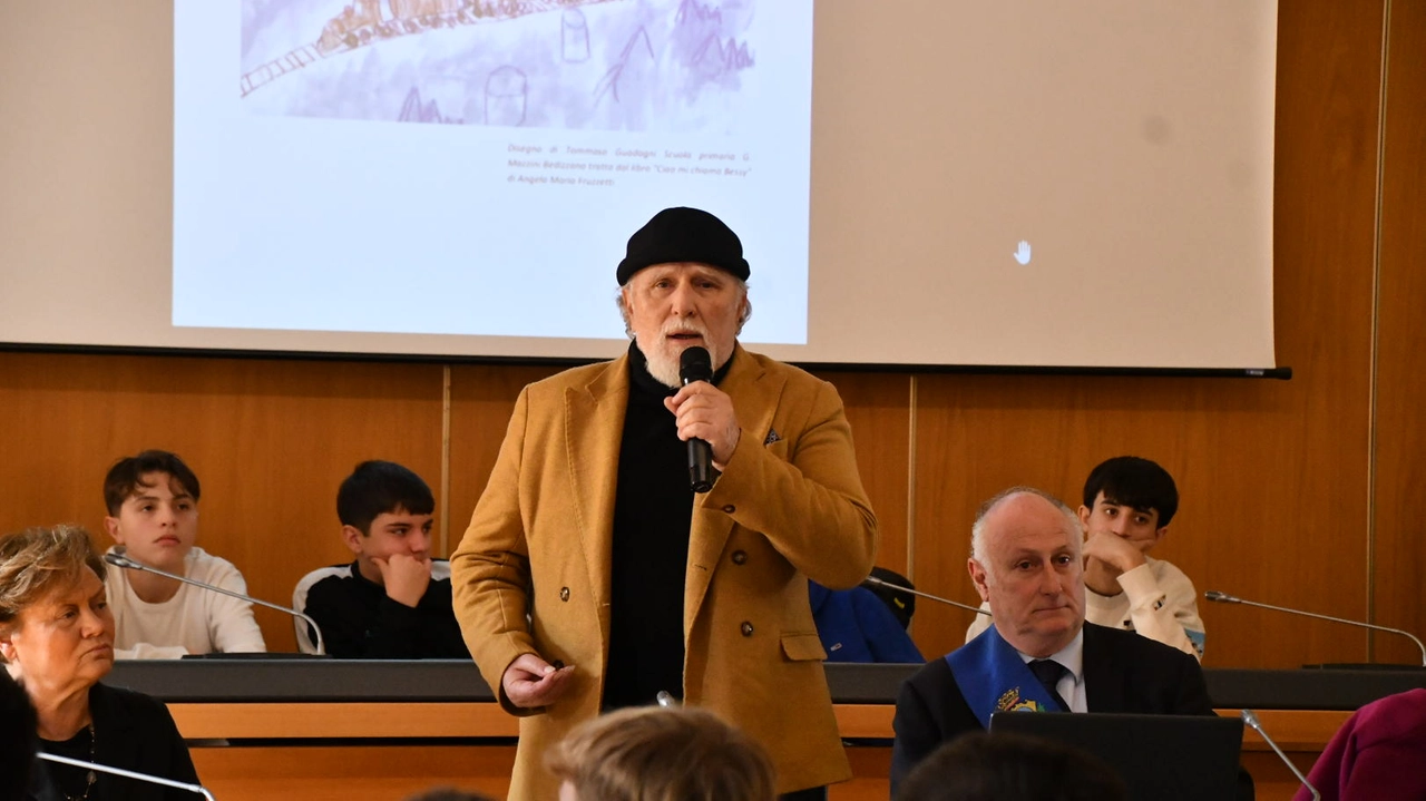 L'intervento di Moni Ovadia alla provincia di Massa Carrara (Nizza) L'intervento di Moni Ovadia alla provincia di Massa Carrara (Nizza)