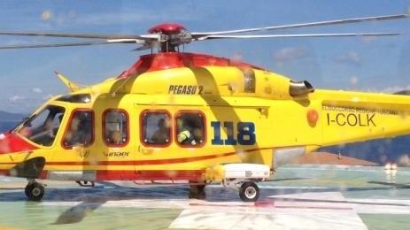 L’elicottero Pegaso 2, con base all’ospedale Misericordia di Grosseto, ha un equipaggio composto da due piloti, un medico ed un infermiere soccorritori, oltre al personale Sast che si occupa delle attività svolte con il verricello L’elicottero Pegaso 2, con base all’ospedale Misericordia di Grosseto, ha un equipaggio composto da due piloti, un medico ed un infermiere soccorritori, oltre al personale Sast che si occupa delle attività svolte con il verricello