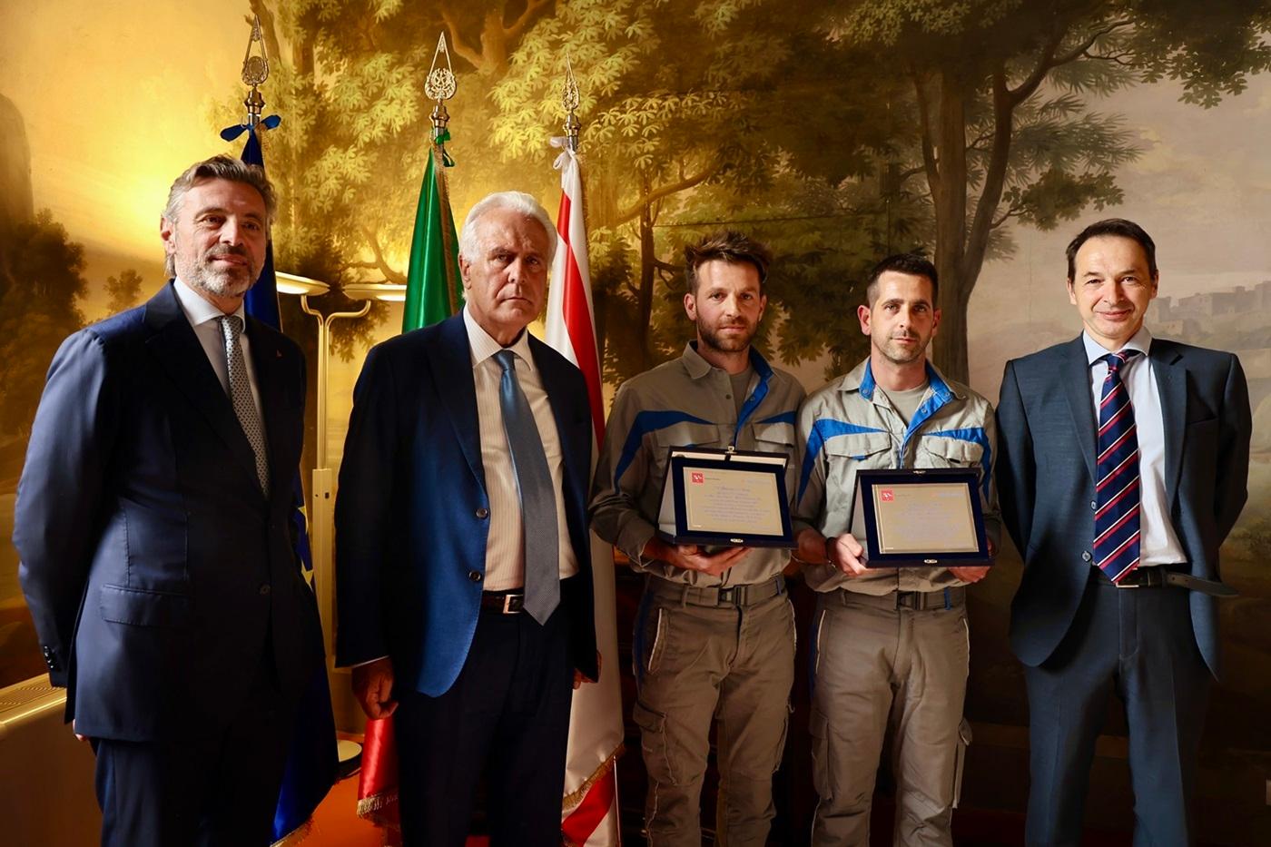 premiati giacomo e nicola eroi della tragica alluvione di settembre hanno salvato famiglie e bambini da Lanazione.it premiati giacomo e nicola eroi della tragica alluvione di settembre hanno salvato famiglie e bambini