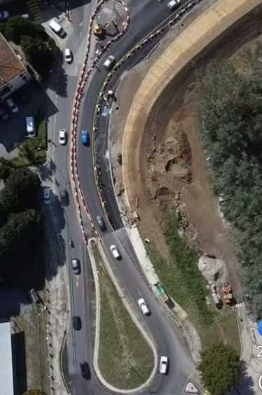La rotatoria di via Salicchi. Aperta la seconda “goccia“, presto anche la corsia in più La rotatoria di via Salicchi. Aperta la seconda “goccia“, presto anche la corsia in più