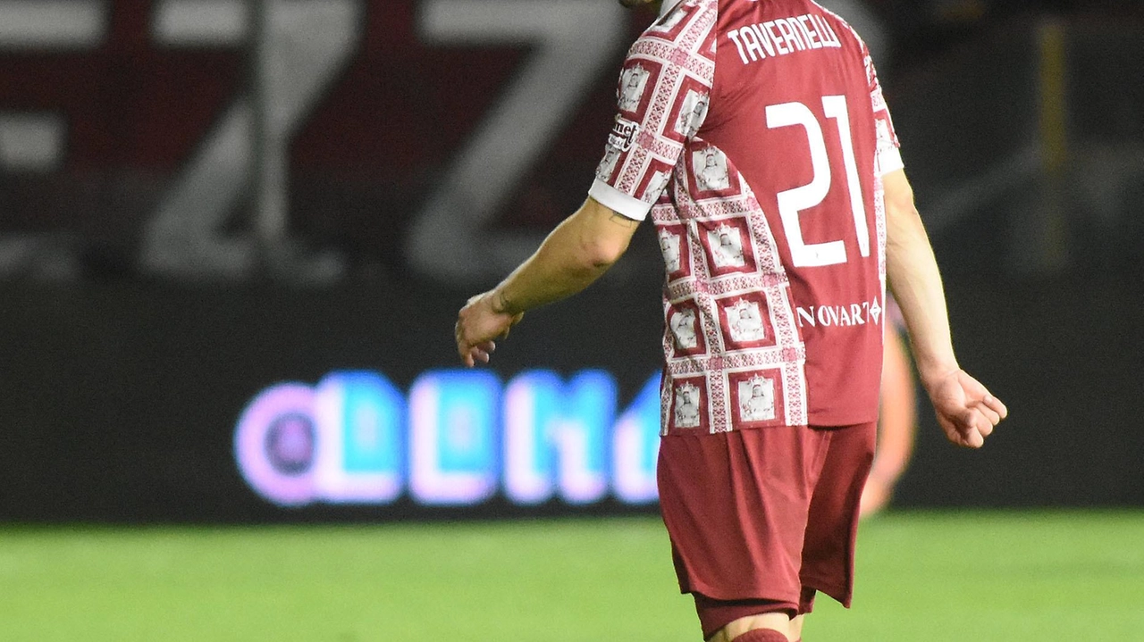 L’attaccante amaranto Camillo Tavernelli rientra nella partita di Pescara