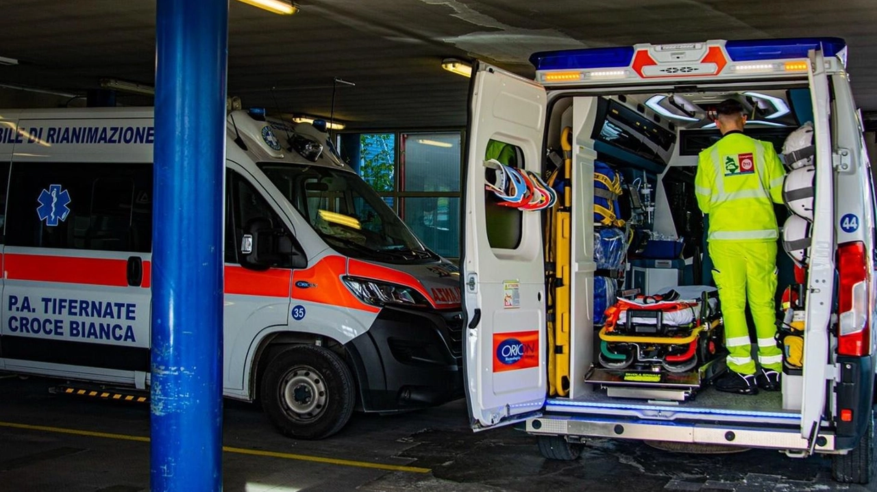 Gli equipaggi della Croce Bianca all’interno dell’ospedale di Città di Castello Gli equipaggi della Croce Bianca all’interno dell’ospedale di Città di Castello