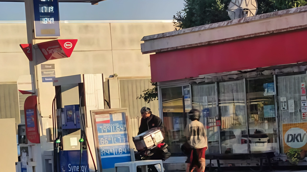 Il distributore Esso preso di mira ieri mattina dai ladri a Pontremoli Il distributore Esso preso di mira ieri mattina dai ladri a Pontremoli