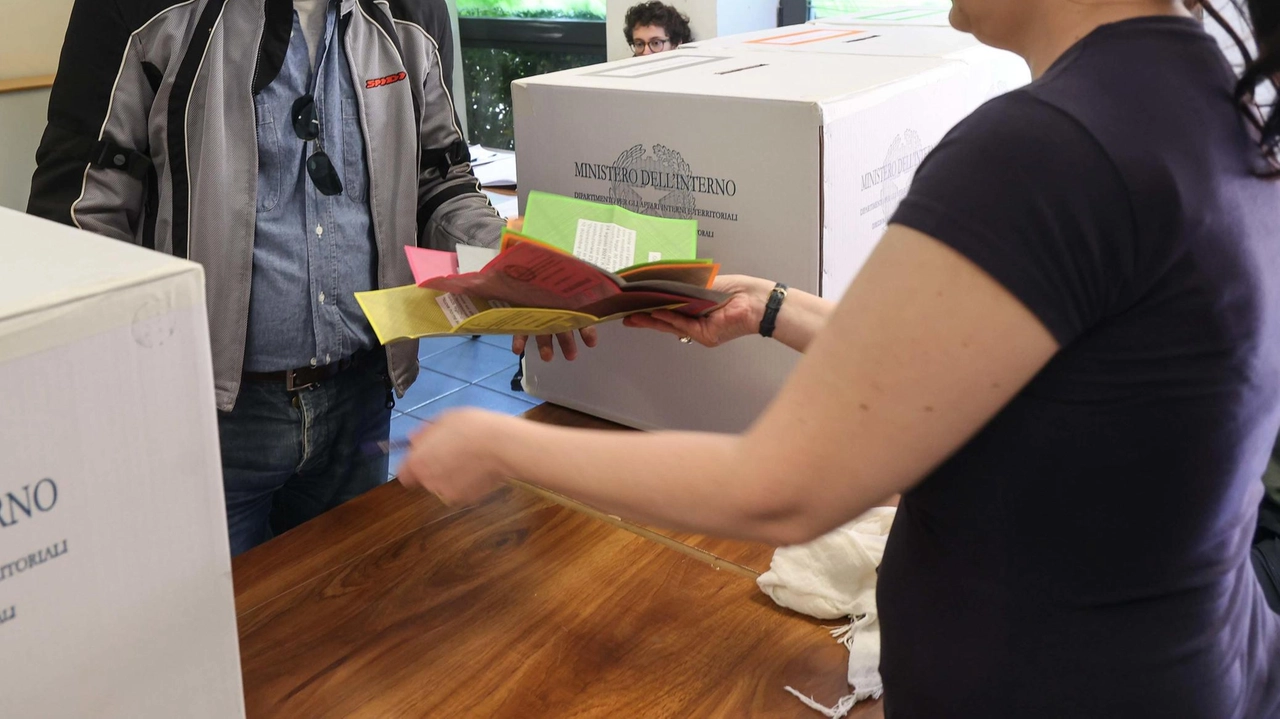 La legge varata nel 2014. Chiaramonte: "Alcuni territori rischiano di essere sottorappresentati". C’è la possibilità di un listino bloccato. "Fino ad ora l’ha utilizzata solo la Lega per Galli". La legge varata nel 2014. Chiaramonte: "Alcuni territori rischiano di essere sottorappresentati". C’è la possibilità di un listino bloccato. "Fino ad ora l’ha utilizzata solo la Lega per Galli".