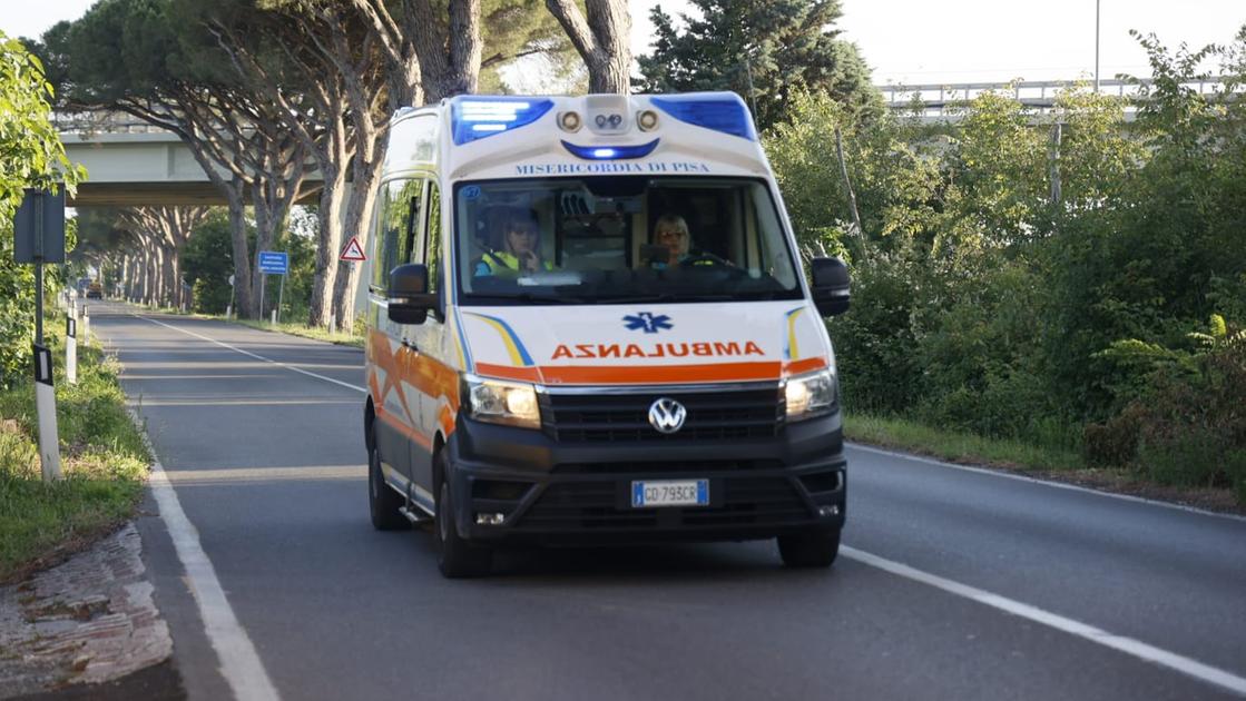 terribile incidente tra scooter e tir muore a 61 anni