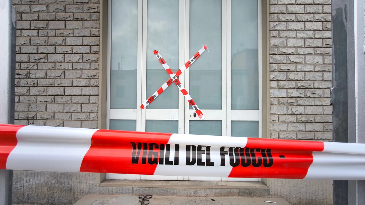 L'esterno della casa d'accoglienza di via Fiorentina, a Prato (Attalmi) L'esterno della casa d'accoglienza di via Fiorentina, a Prato (Attalmi)