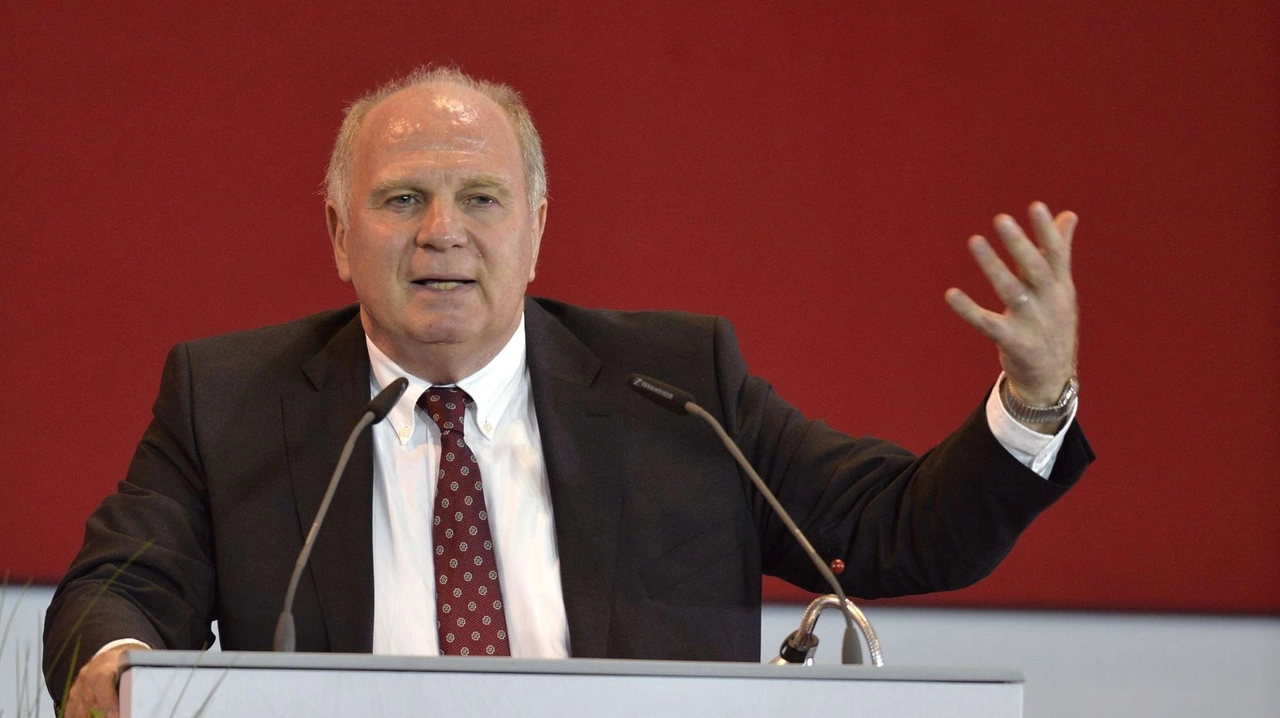 Bayern Monaco, Uli Hoeness tra Luis Diaz e conti in regola: frecciata al Barcellona?