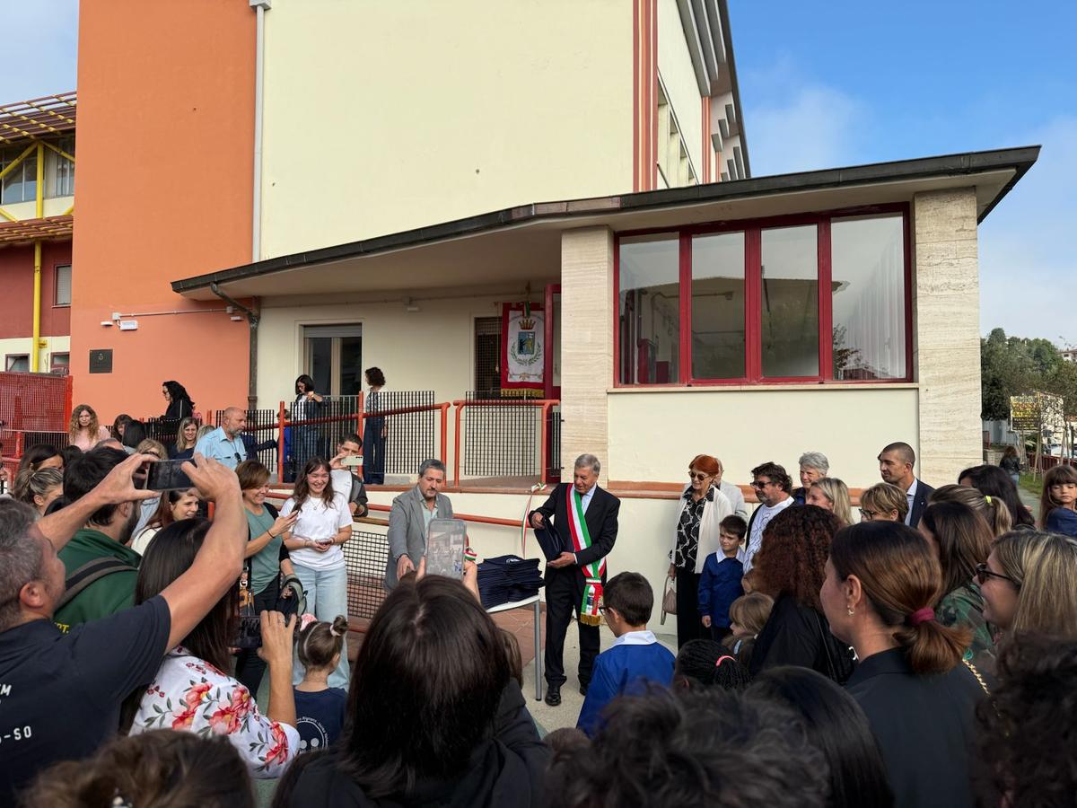 Scuola primaria unica a Incisa, ecco il taglio del nastro