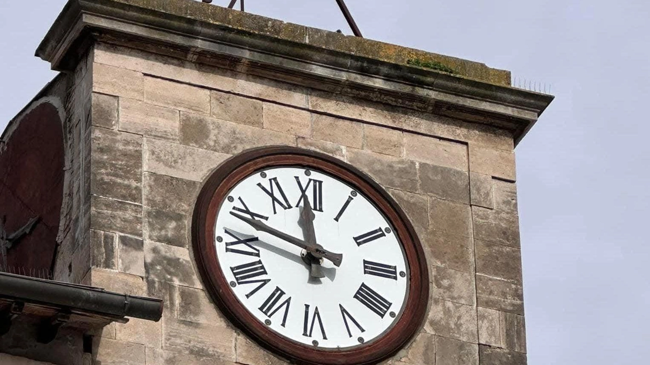 A fine agosto 2024 la giunta aveva dato mandato all’associazione Pro Loco di Colle di eseguire. gli interventi necessari per la messa in funzione dell’orologio A fine agosto 2024 la giunta aveva dato mandato all’associazione Pro Loco di Colle di eseguire. gli interventi necessari per la messa in funzione dell’orologio