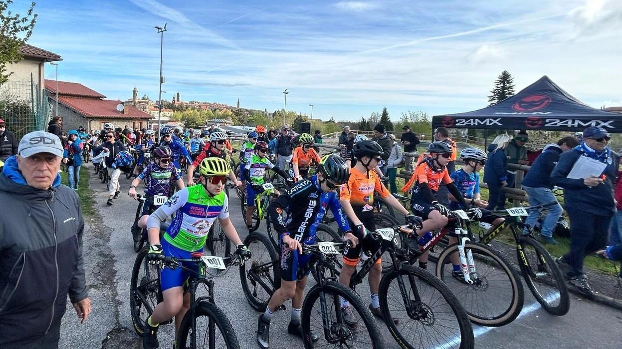 Ciclisti da tutta la regione per la gara amiatina dedicata ad Alberto Ferrari. Oltre 150 partecipanti