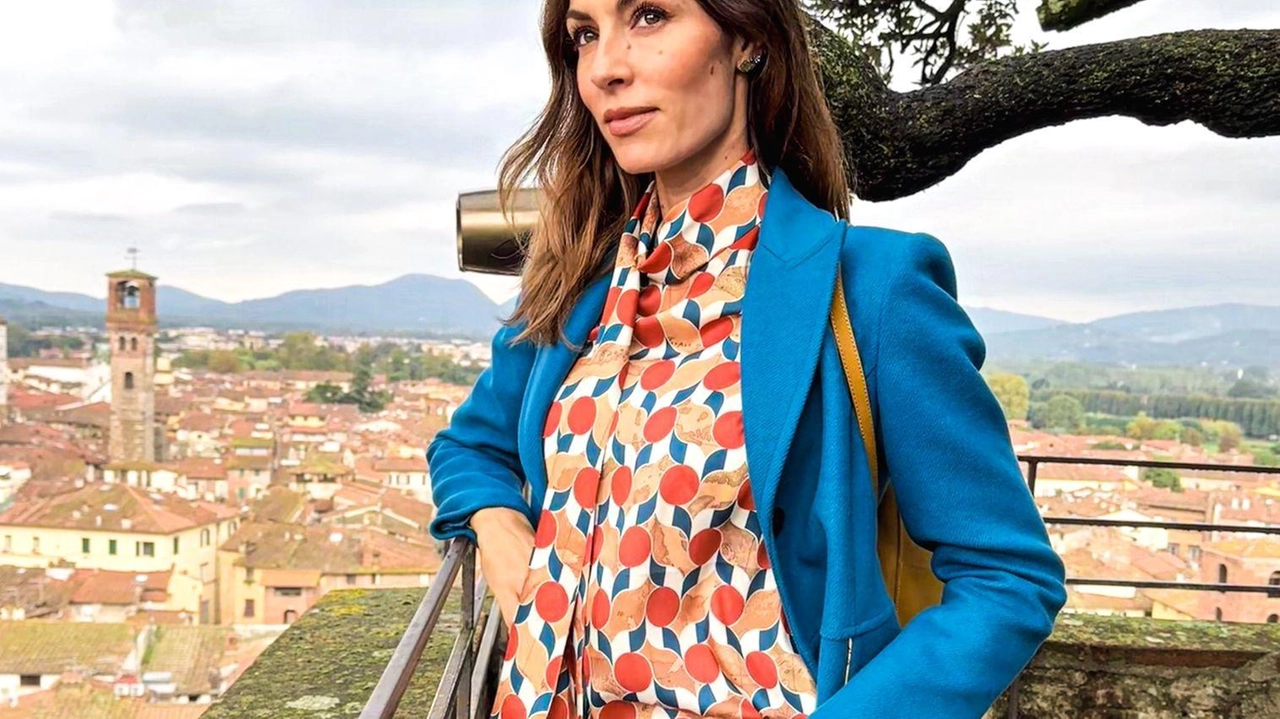 Sara Brusco di “Yes weekend” (Sky TG24) sulla Torre Guinigi Sara Brusco di “Yes weekend” (Sky TG24) sulla Torre Guinigi