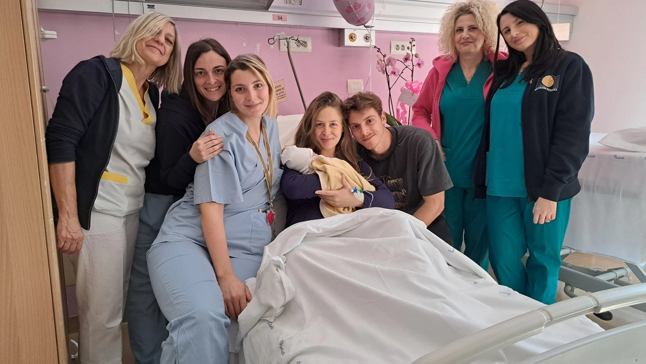 La prima bambina nata in provincia di Arezzo, Ginevra,con i genitori Angelica Natali e Marco Bennati La prima bambina nata in provincia di Arezzo, Ginevra,con i genitori Angelica Natali e Marco Bennati