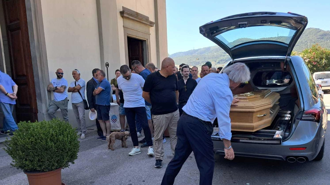 Ieri nella chiesa del centro cittadino di Quarrata Santa Maria Assunta erano presenti familiari, parenti e amici, dipendenti della azienda Ieri nella chiesa del centro cittadino di Quarrata Santa Maria Assunta erano presenti familiari, parenti e amici, dipendenti della azienda