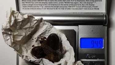Due ragazzi fiorentini di 19 e 20 anni sono stati arrestati a Pietrasanta con hashish e denaro. Misura cautelare fino al processo. Due ragazzi fiorentini di 19 e 20 anni sono stati arrestati a Pietrasanta con hashish e denaro. Misura cautelare fino al processo.