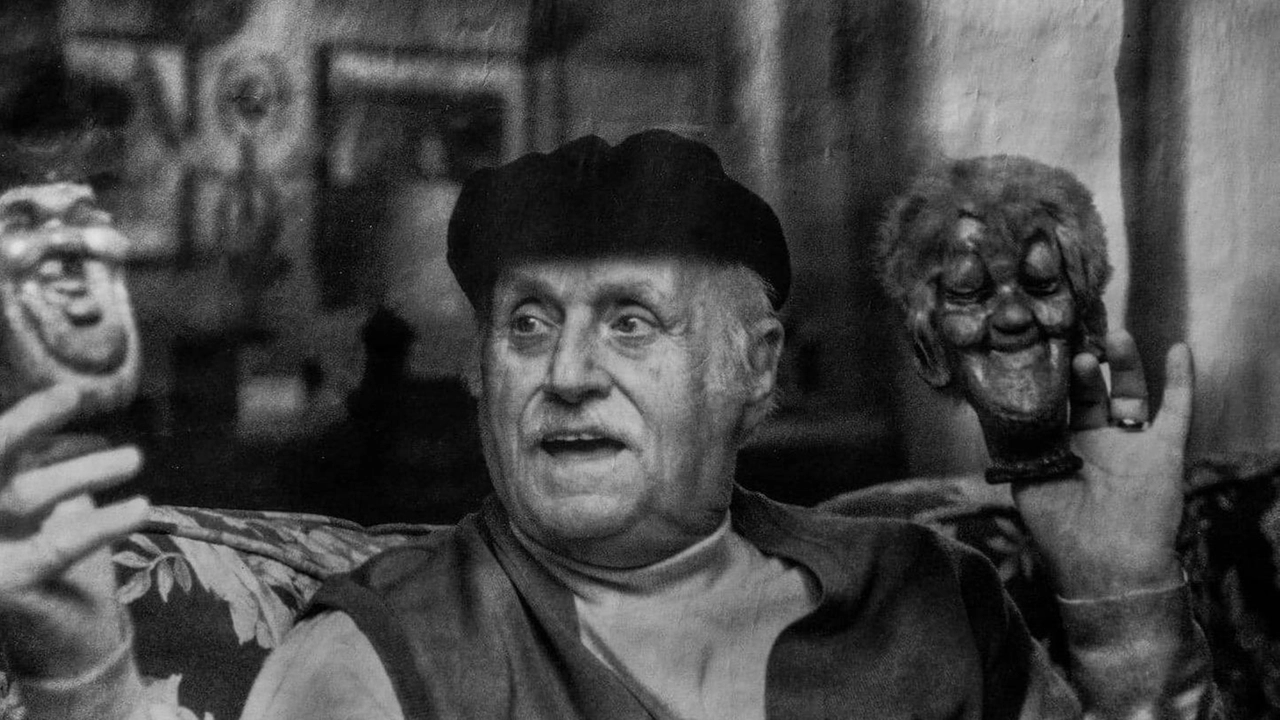 L’artista Egisto Malfatti in uno scatto offerto da Libero Musetti. Per due serate la compagnia Cantiere Teatro Viareggio riporta in scena le sue Canzonette L’artista Egisto Malfatti in uno scatto offerto da Libero Musetti. Per due serate la compagnia Cantiere Teatro Viareggio riporta in scena le sue Canzonette