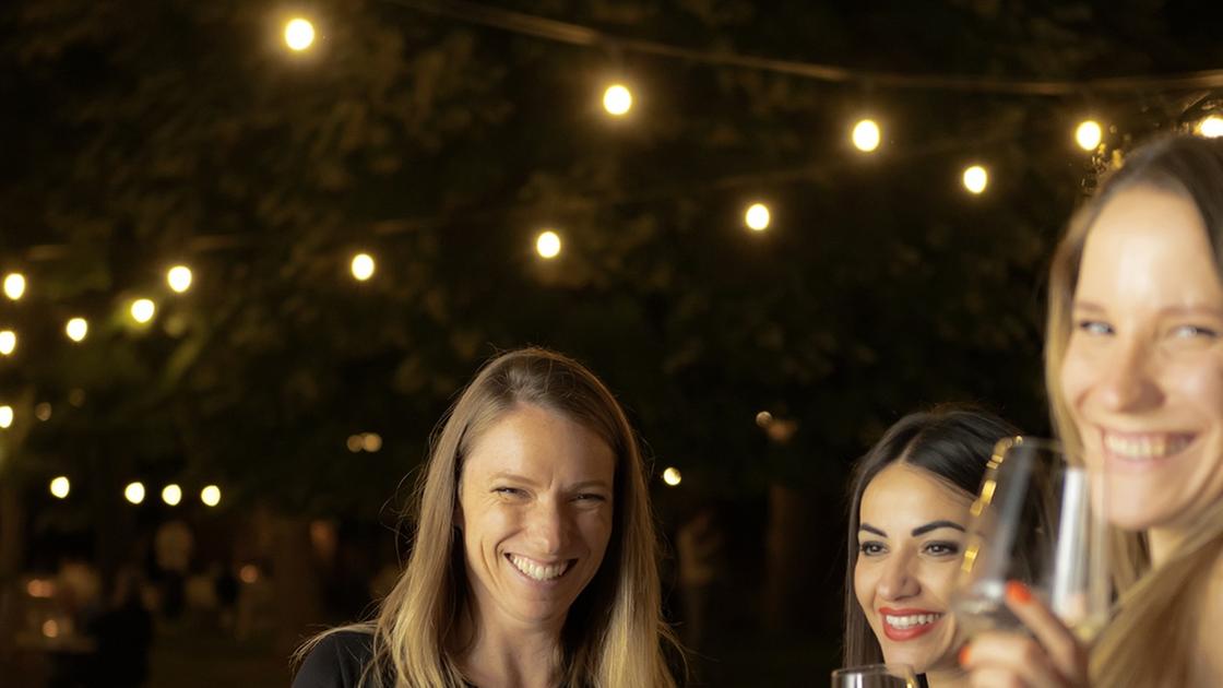 calici di stelle e aperiwine party i giorni del vino alla tenuta di frassineto