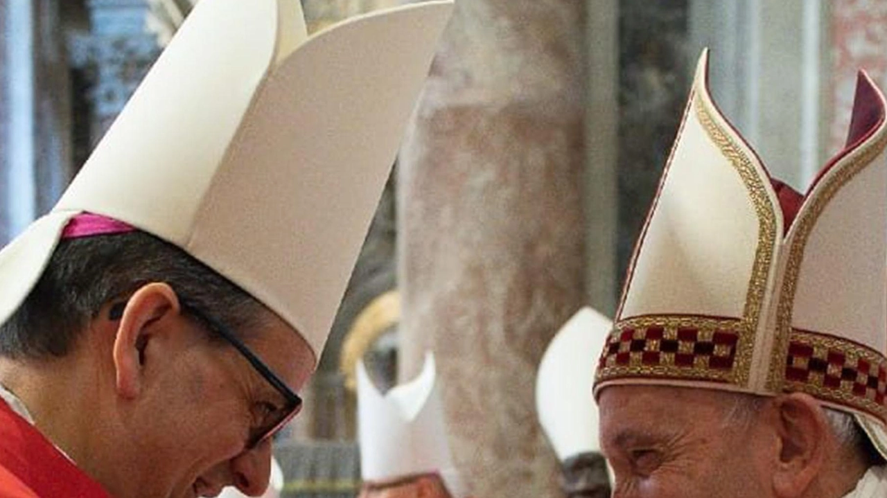 La guida della chiesa cattolica senese fa gli auguri alla sua comunità "Altrimenti troverai gente che dorme per strada. Un mondo in cammino". La guida della chiesa cattolica senese fa gli auguri alla sua comunità "Altrimenti troverai gente che dorme per strada. Un mondo in cammino".