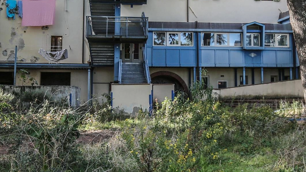 La suddivisione dei cantieri in tre lotti: il primo partirà all’inizio di maggio e durerà sei mesi. Nessuna conseguenza per la didattica, gli interventi verranno effettuati durante le chiusure estive. La suddivisione dei cantieri in tre lotti: il primo partirà all’inizio di maggio e durerà sei mesi. Nessuna conseguenza per la didattica, gli interventi verranno effettuati durante le chiusure estive.
