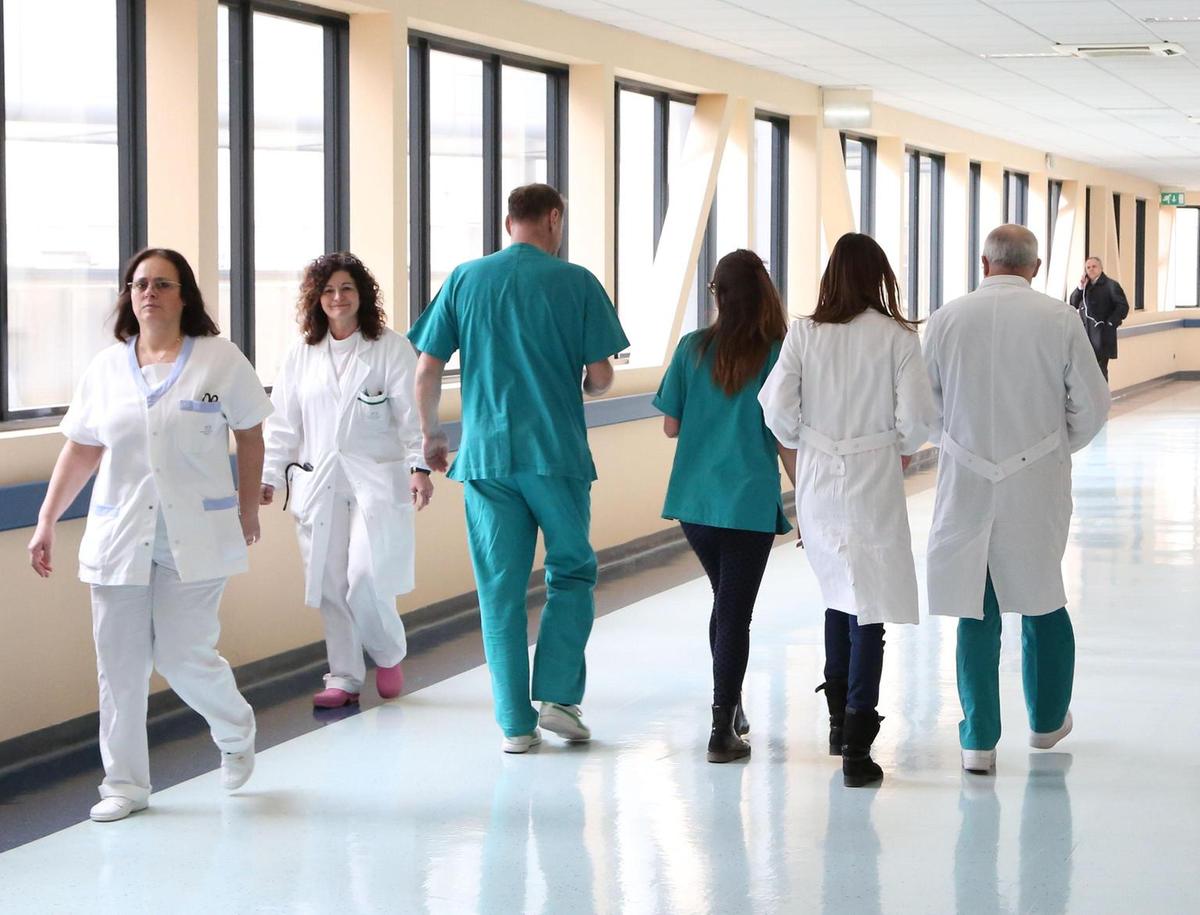 Ospedale, volontari sfrattati: "Addio agli anziani bussola. Smantellate le postazioni" Ospedale, volontari sfrattati: "Addio agli anziani bussola. Smantellate le postazioni"