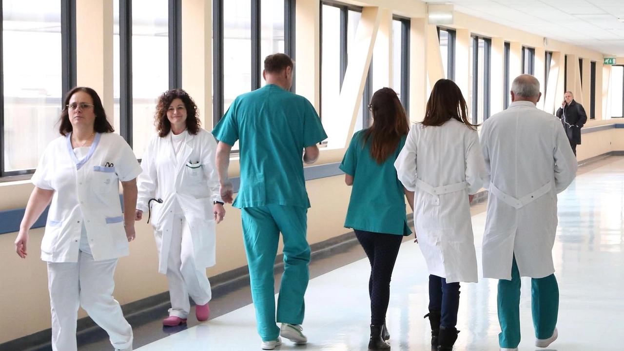 Nei corridoi del Santa Maria della Misericordia sono state smantellate le postazioni dei volontari che fornivano indicazioni Nei corridoi del Santa Maria della Misericordia sono state smantellate le postazioni dei volontari che fornivano indicazioni