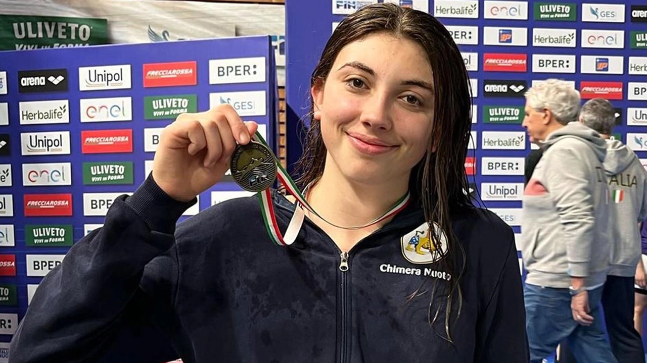 Sofia Napoli, l’atleta della Chimera Nuoto, nata nel 2010, è stata convocata per la prima volta dalla nazionale italiana giovanile Sofia Napoli, l’atleta della Chimera Nuoto, nata nel 2010, è stata convocata per la prima volta dalla nazionale italiana giovanile