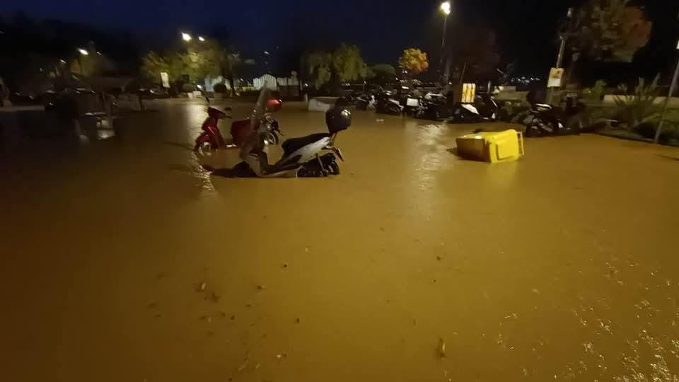 nubifragio a lerici allagamenti e danni alle attivit224