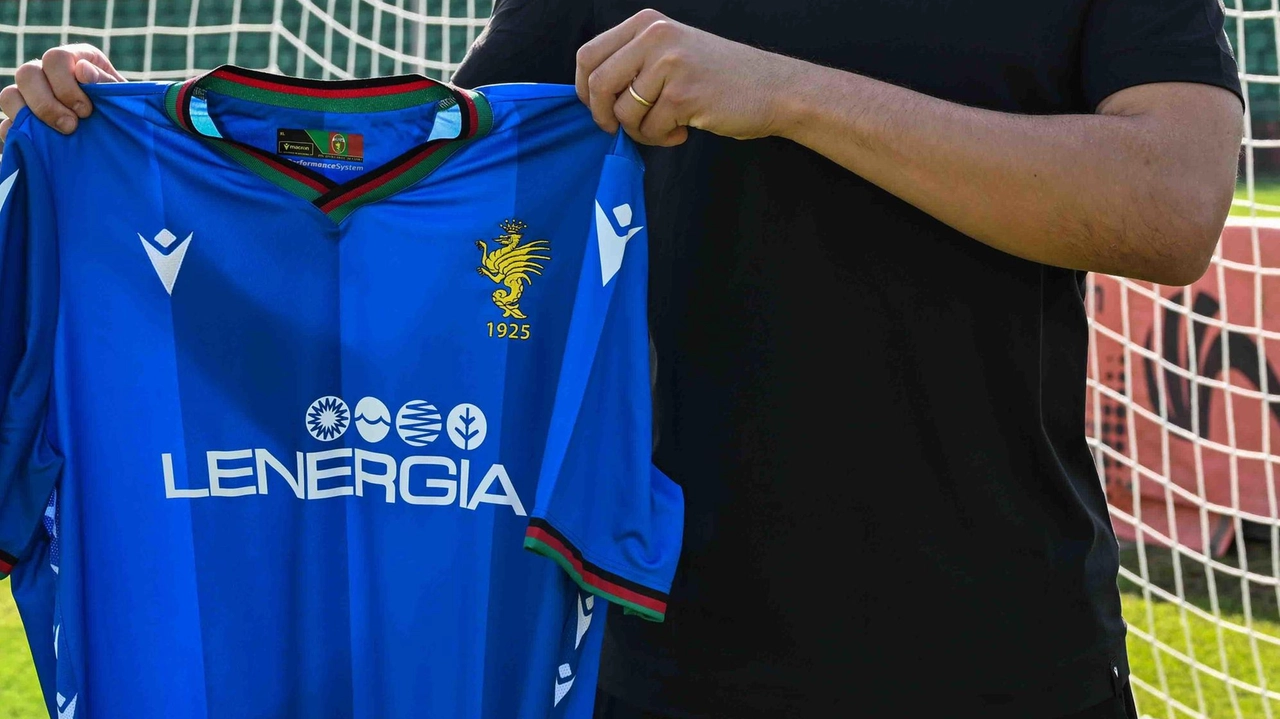 Il portiere con la maglia della Ternana
