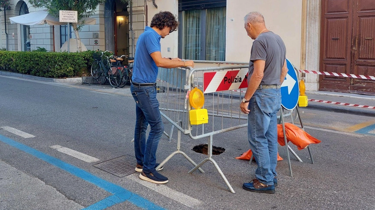 Sopralluogo dei tecnici di Gaia spa e dell’assessore ai lavori pubblici, Matteo Marcucci sulla via Provinciale Sopralluogo dei tecnici di Gaia spa e dell’assessore ai lavori pubblici, Matteo Marcucci sulla via Provinciale