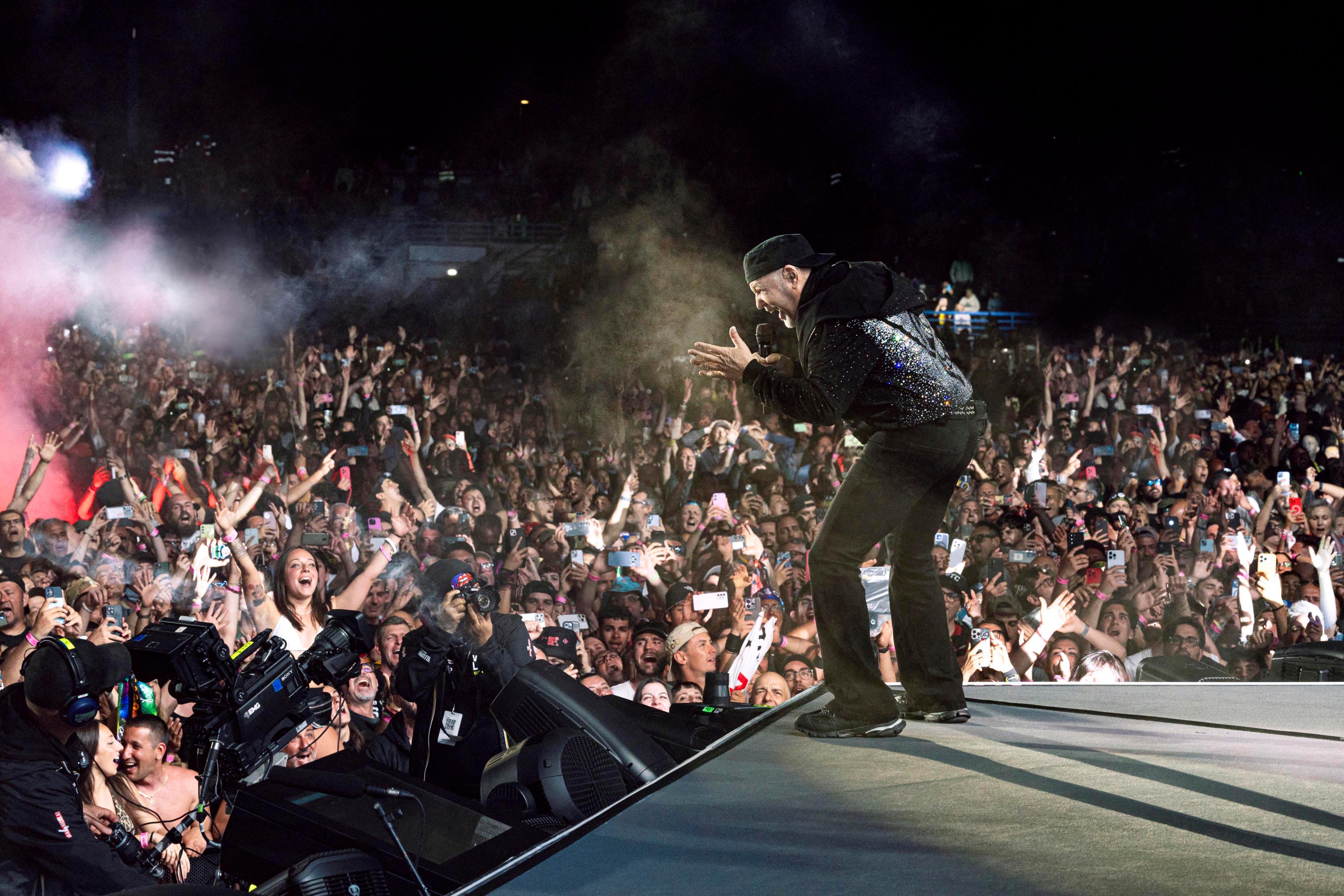 Vasco Rossi, pronto a infiammare Firenze: la scaletta del concerto 2025 Vasco Rossi, pronto a infiammare Firenze: la scaletta del concerto 2025