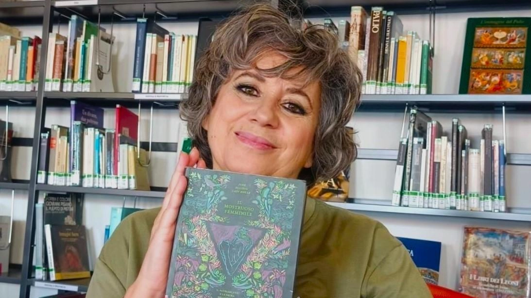 Gianna Salemi: il suo è il sesto consiglio di lettura sulla Nazione di questo agosto. Un libro fuori dagli schemi, che fa riflettere Gianna Salemi: il suo è il sesto consiglio di lettura sulla Nazione di questo agosto. Un libro fuori dagli schemi, che fa riflettere