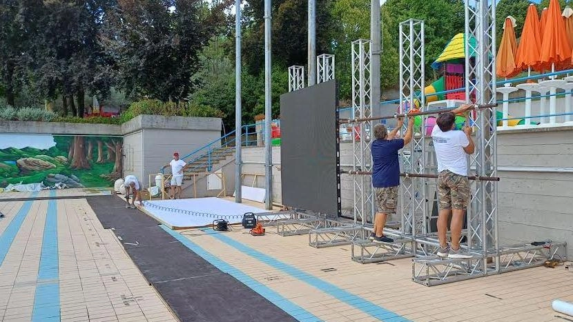 Lavori in corso nella piscina per accogliere questo grande evento sportivo Lavori in corso nella piscina per accogliere questo grande evento sportivo