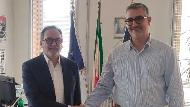Il sindaco Francesco Persiani con il medico chirurgo Fabio Costantino, fondatore di Cardiosecurity Aps Il sindaco Francesco Persiani con il medico chirurgo Fabio Costantino, fondatore di Cardiosecurity Aps