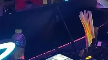 Ugo Orlandi, dj Ugo, dopo una vita come medico di base, si è dedicato alla sua passione per la musica